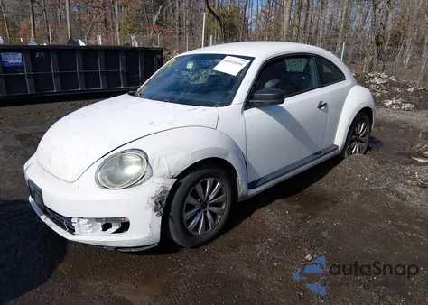 2014 Volkswagen Beetle 2.5L Entry z USA, uszkodzony, nr VIN 3VWFP7AT7EM611216